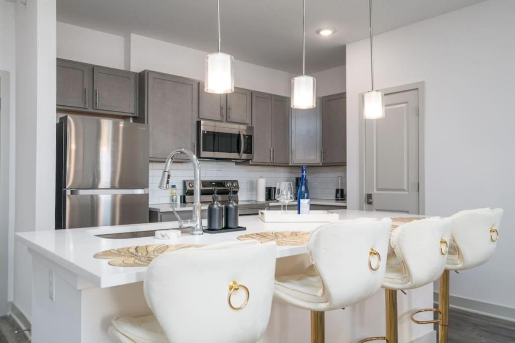 Your Lovely 2BD Whitestown photo 4