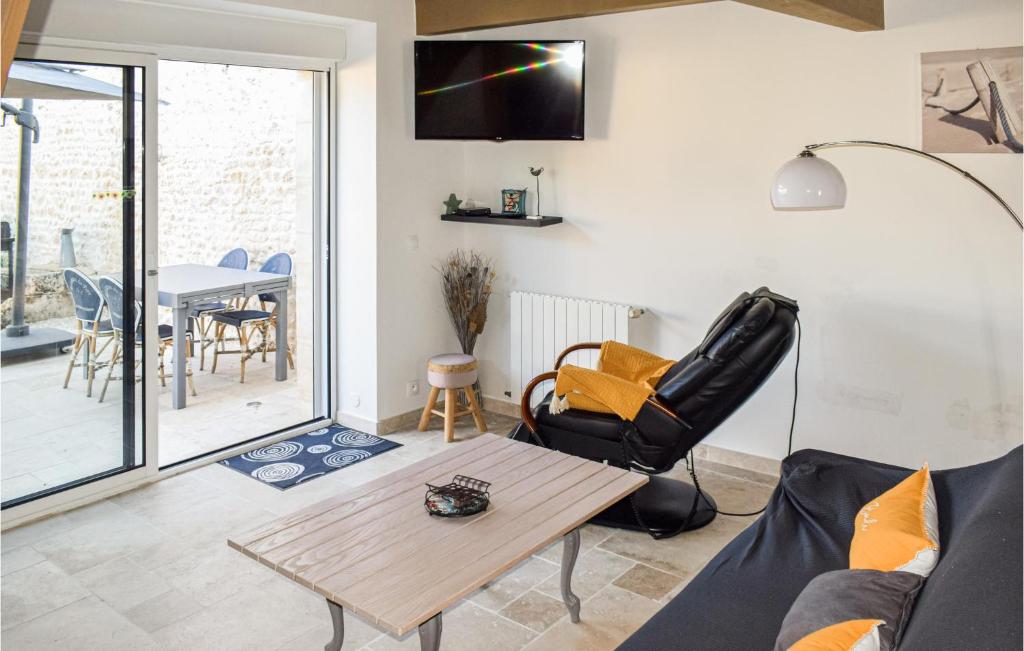 Stunning Home In Saint-just-luzac With Wifi, 2 Bedrooms And Outdoor Swimming Pool photo 3