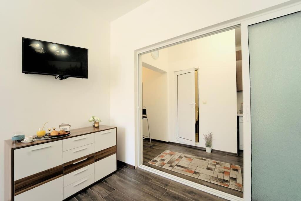 Cozy 2-Bedroom Flat in the very Center of Sofia, Sofia