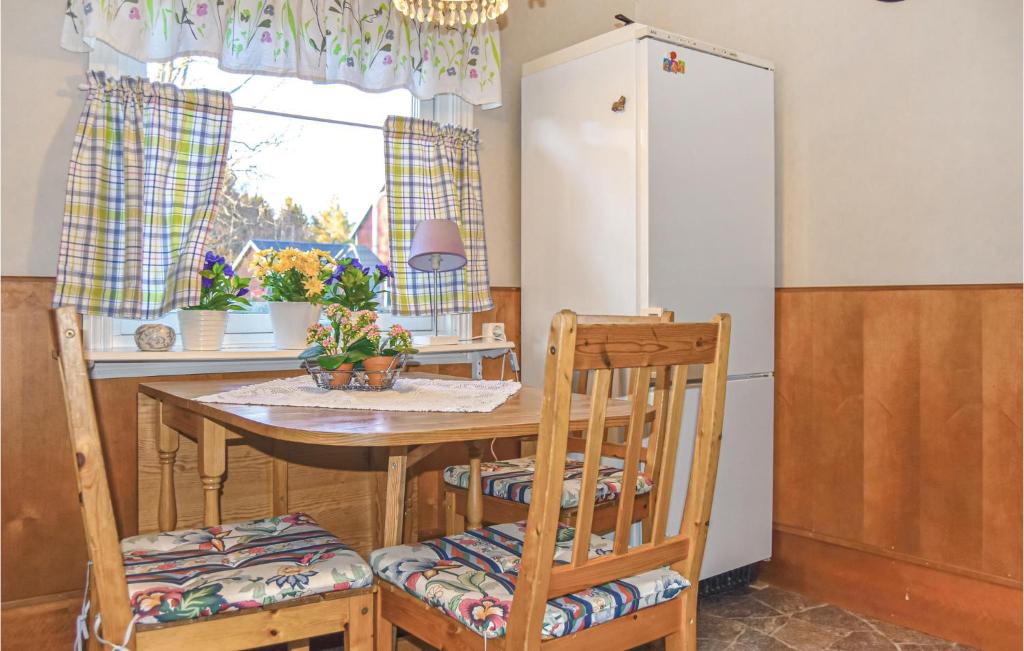 Beautiful Home In Bullaren With 2 Bedrooms And Wifi photo 4