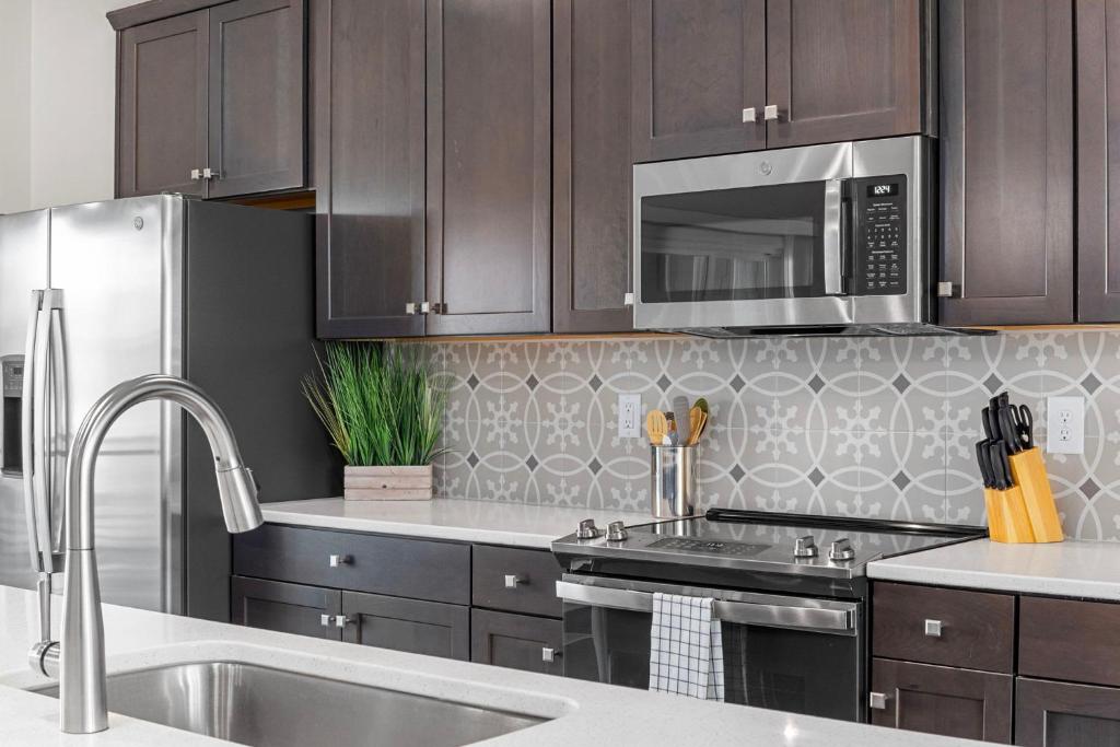 New 4 Bedroom Townhouse at Barefoot Resort image