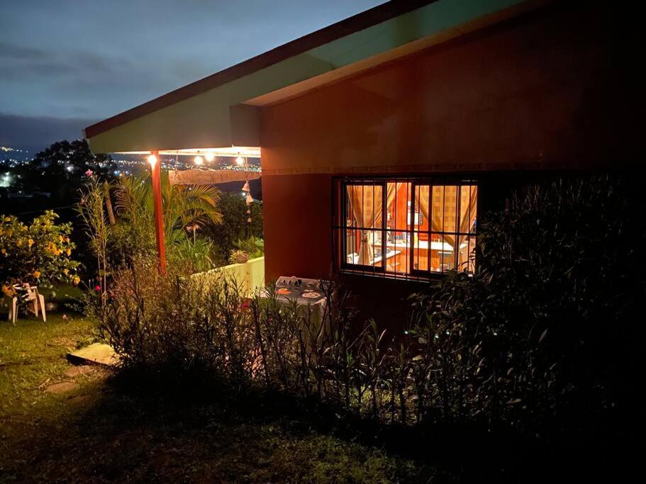 House with spectacular mountain and city views. photo 1