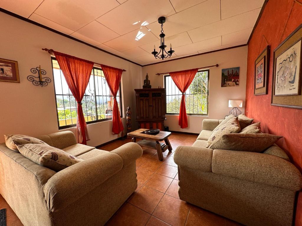 House with spectacular mountain and city views. photo 2