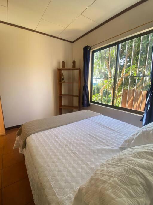 House with spectacular mountain and city views. photo 3