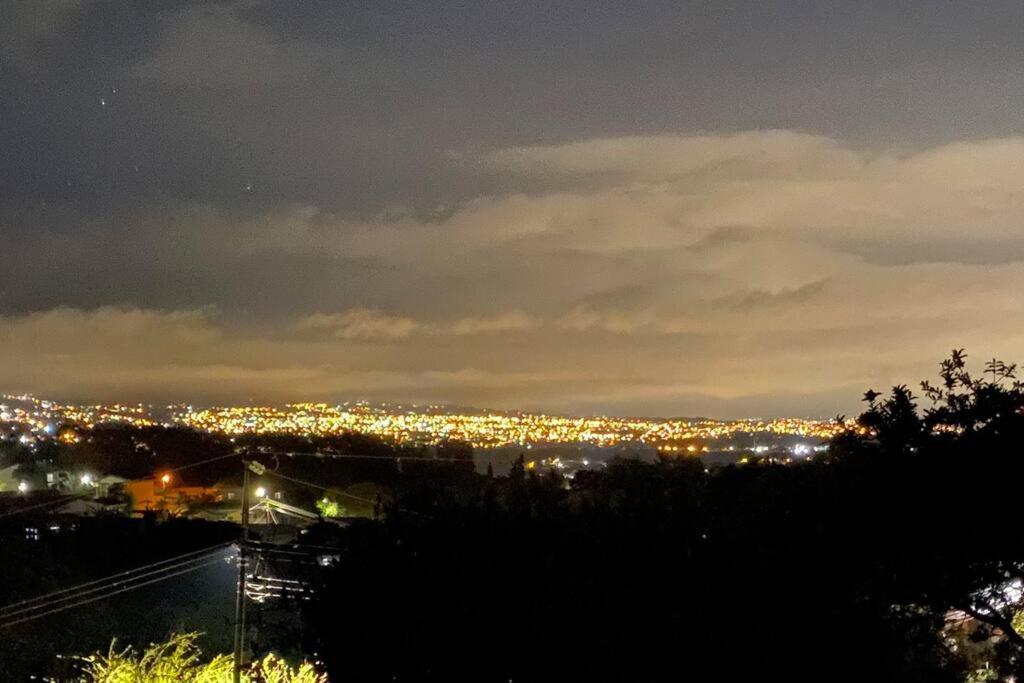 House with spectacular mountain and city views. photo 4