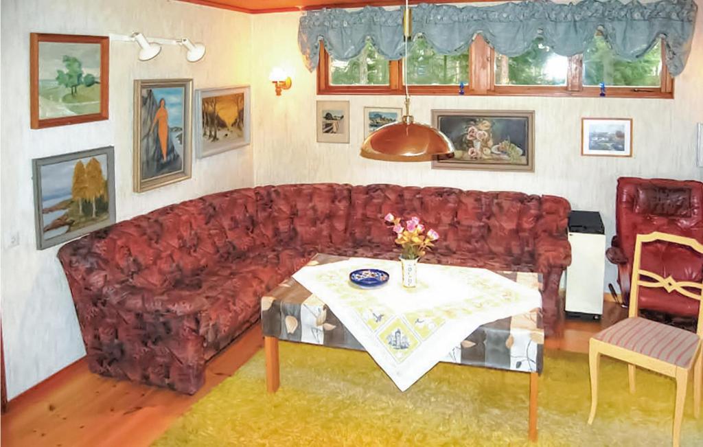 Amazing Home In Borrby With 4 Bedrooms photo 3