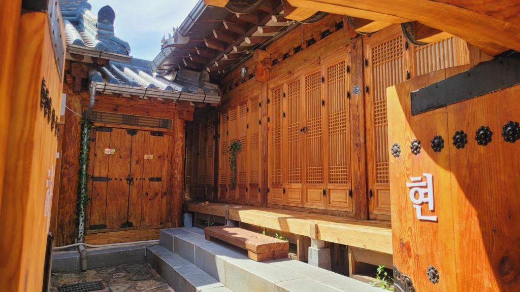 Hahyeon Jeonju Hanok entire house