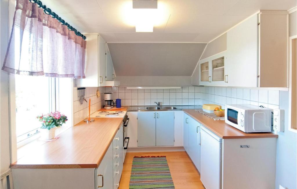 Nice Home In Klintehamn With 2 Bedrooms And Wifi photo 4