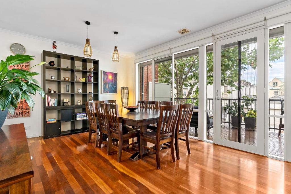 Kensington Escape - Balcony, BBQ and Parking photo 4