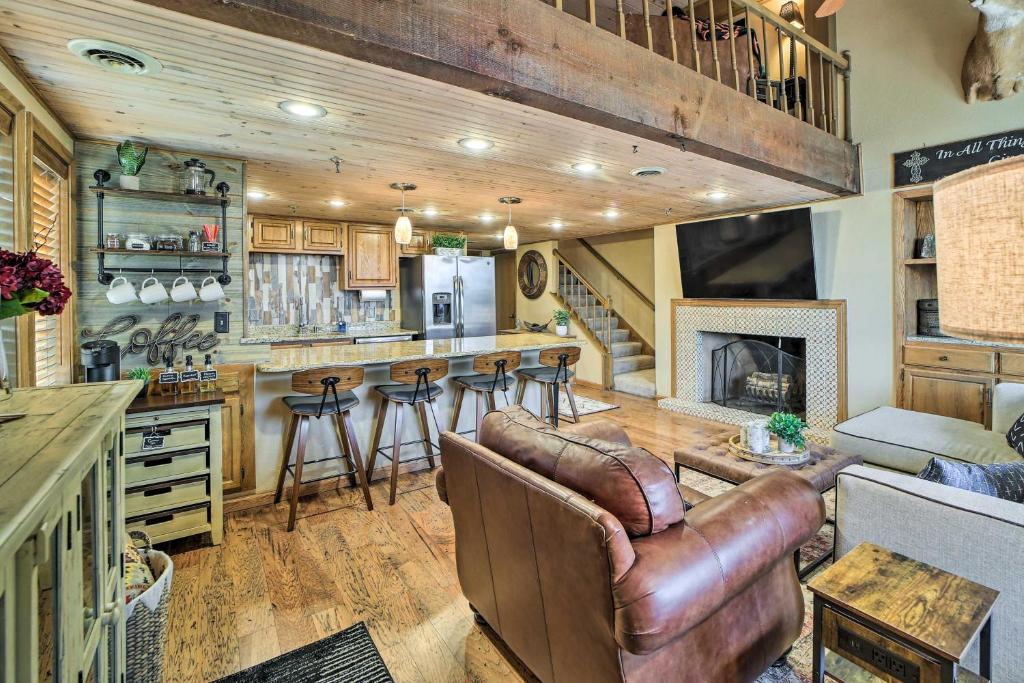 Monkey Island Vacation Rental with Hot Tub!