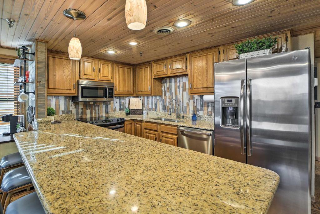 Monkey Island Vacation Rental with Hot Tub! photo 2