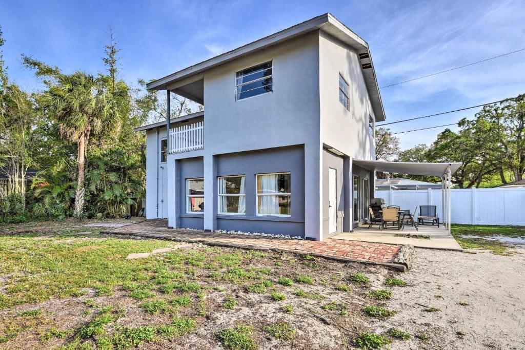 Spacious House Rental 7 Miles to Siesta Key!