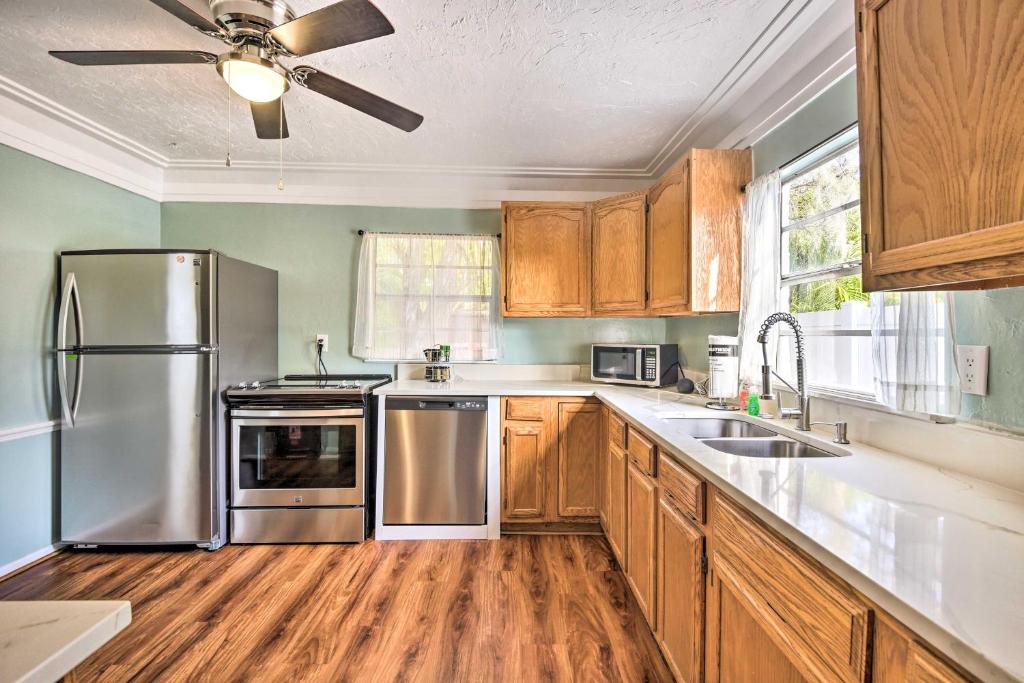 Spacious House Rental 7 Miles to Siesta Key! photo 2