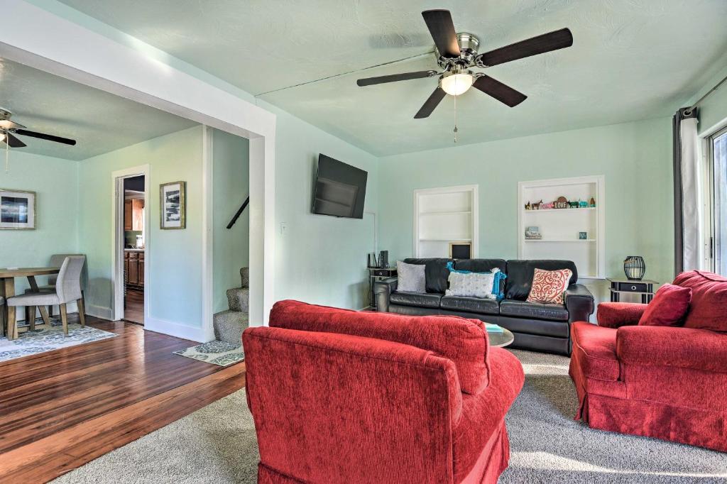 Spacious House Rental 7 Miles to Siesta Key! photo 3