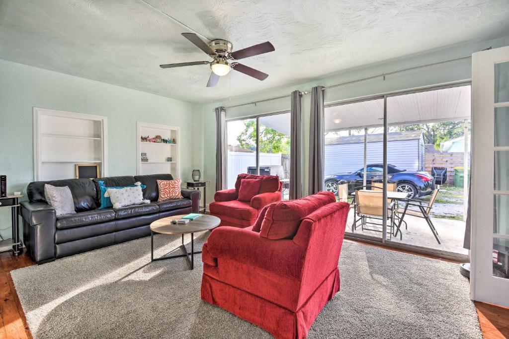 Spacious House Rental 7 Miles to Siesta Key! photo 4