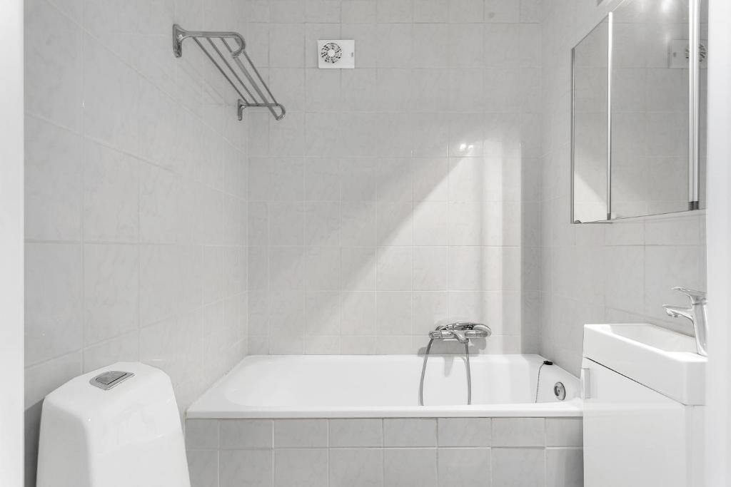 Cozy and Quiet 2BR Apartment photo 2