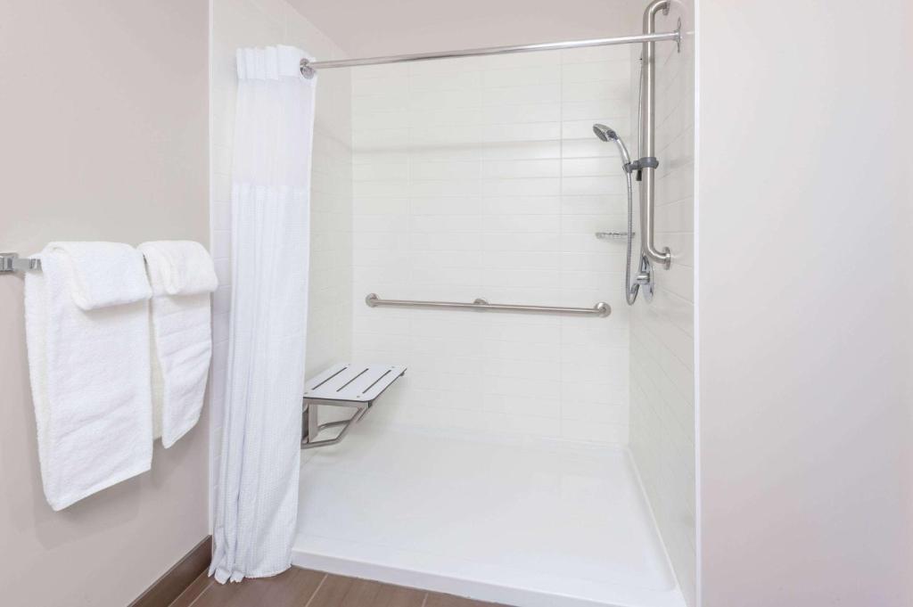 Microtel Inn & Suites by Wyndham Fort Saint John photo 4