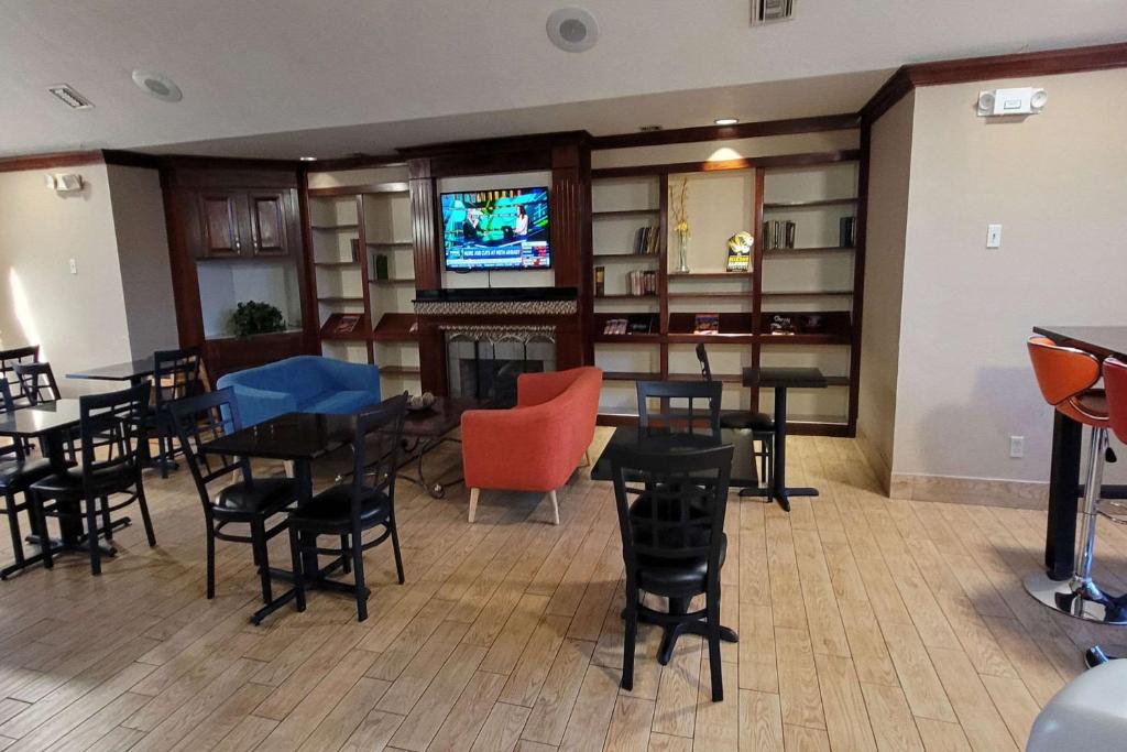 Quality Inn & Suites Columbia I-70 photo 3