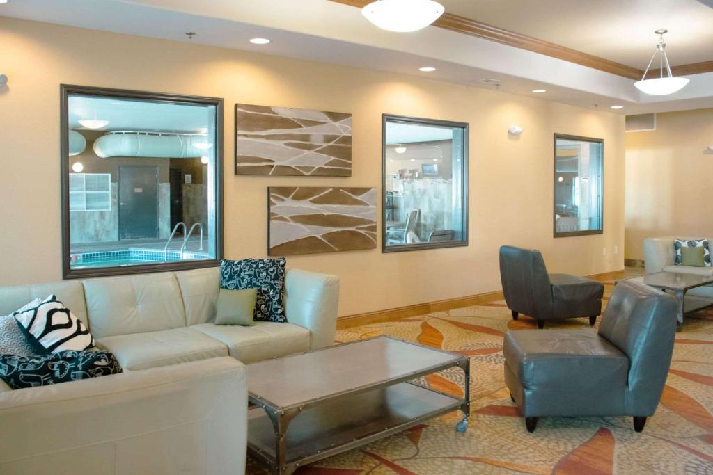 Grand Forks Lodge and Suites image