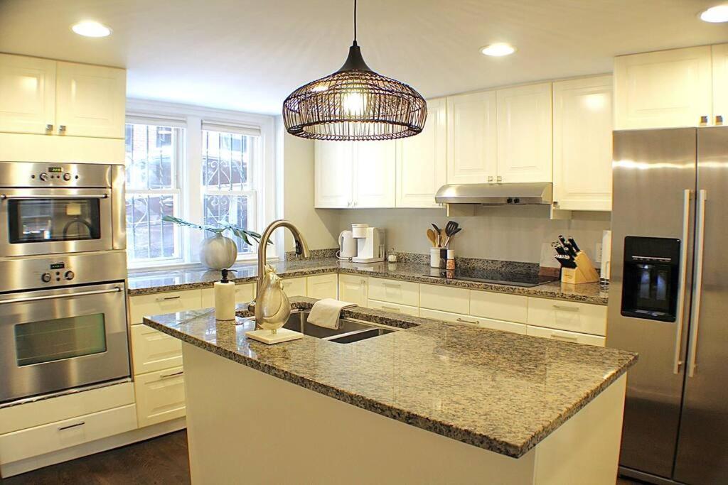 Luxury - Pet Friendly 3bd, 3ba South End Condo photo 2