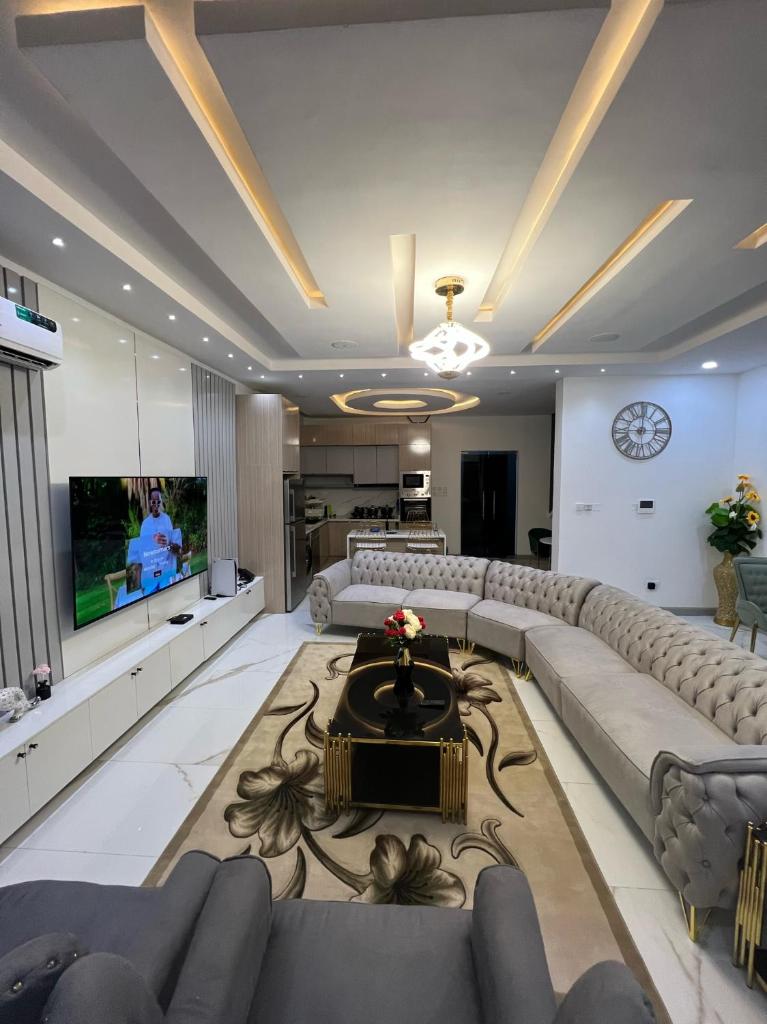Cecilia Homes photo 2