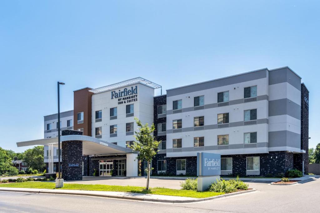Fairfield Inn & Suites by Marriott Minneapolis North image