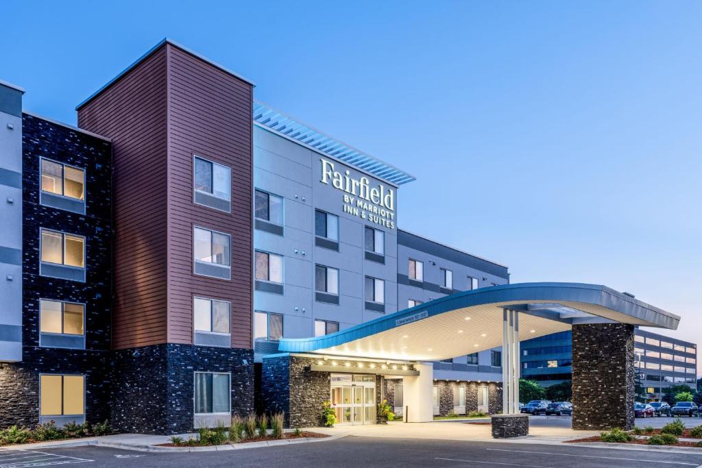Fairfield Inn & Suites Minneapolis North photo 1