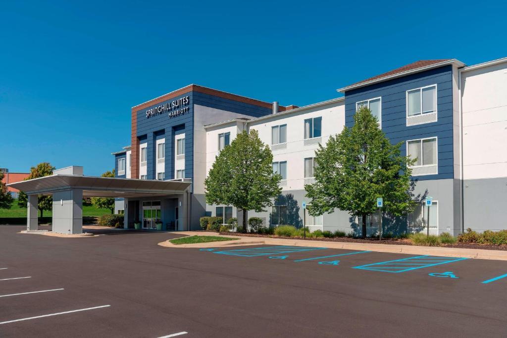 SpringHill Suites Grand Rapids North photo 2