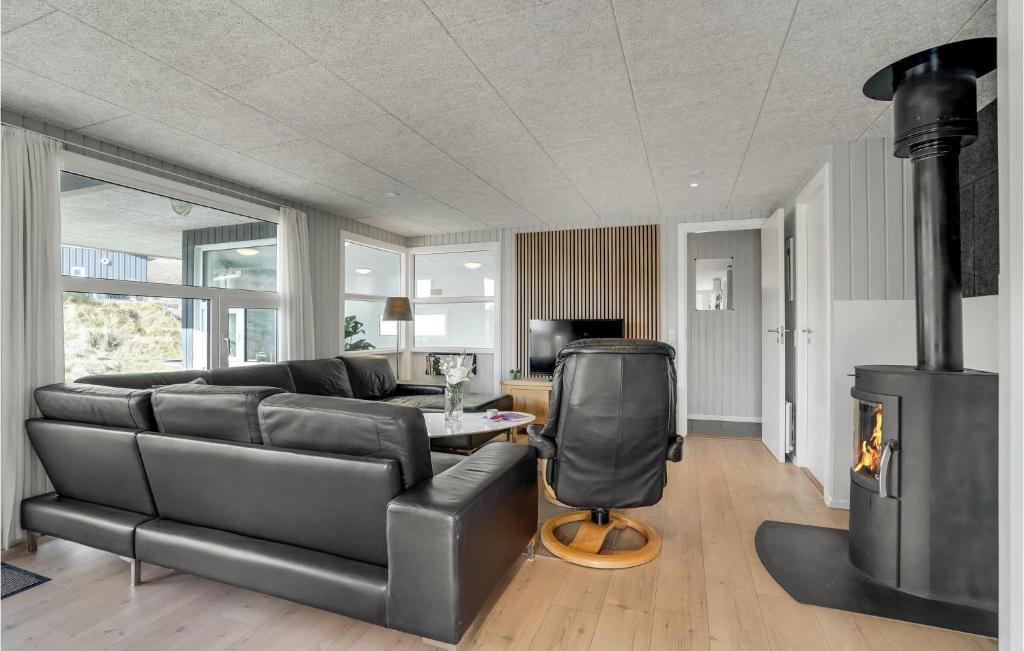 Nice Home In Hvide Sande With 4 Bedrooms, Sauna And Indoor Swimming Pool photo 3