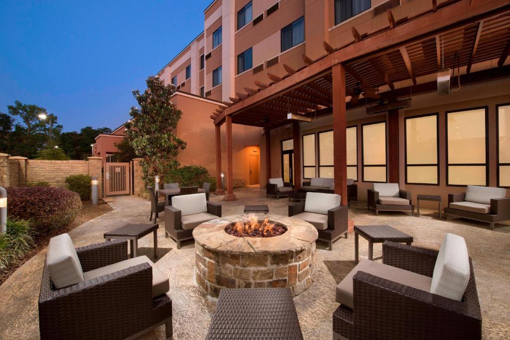 Courtyard by Marriott Tyler image