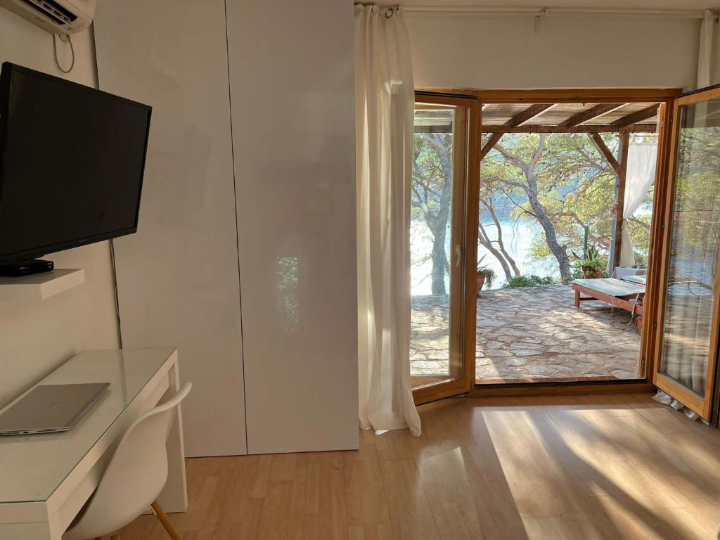Apartment by the sea Žirje with private heated hydromassage pool photo 2