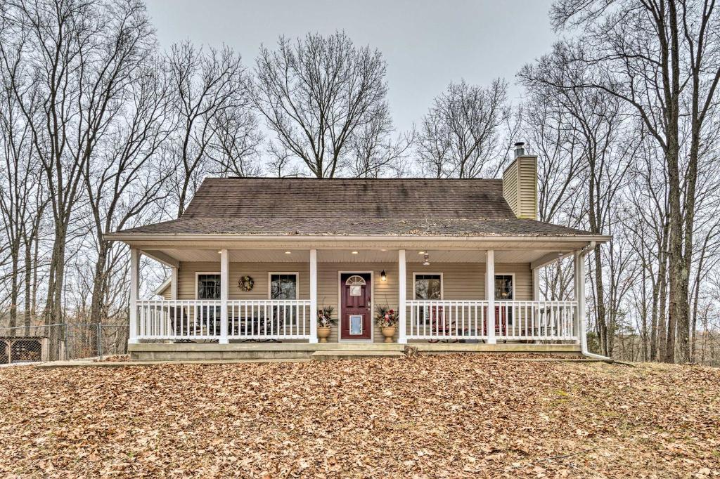 Serene Bloomington Home Deck and Forest Views photo 2