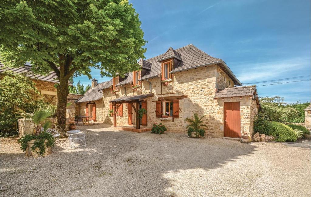 Stunning Home In Terrasspn-lavilledieu With 3 Bedrooms, Wifi And Outdoor Swimming Pool