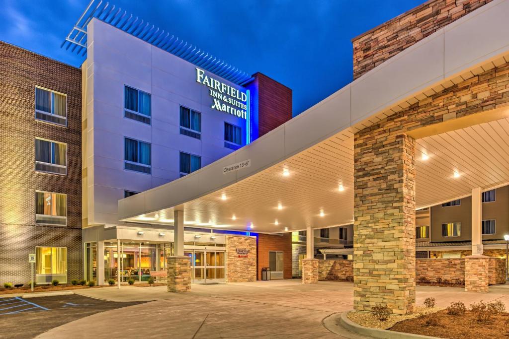 Fairfield Inn & Suites by Marriott St. Louis Westport photo 1