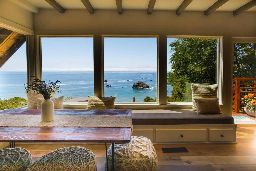 Infinity ocean view, while soaking in the hot tub!