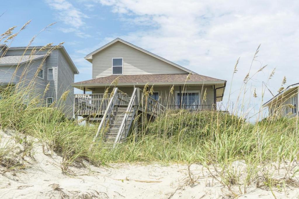 Ocean Breezes - Oak Island Accommodations image