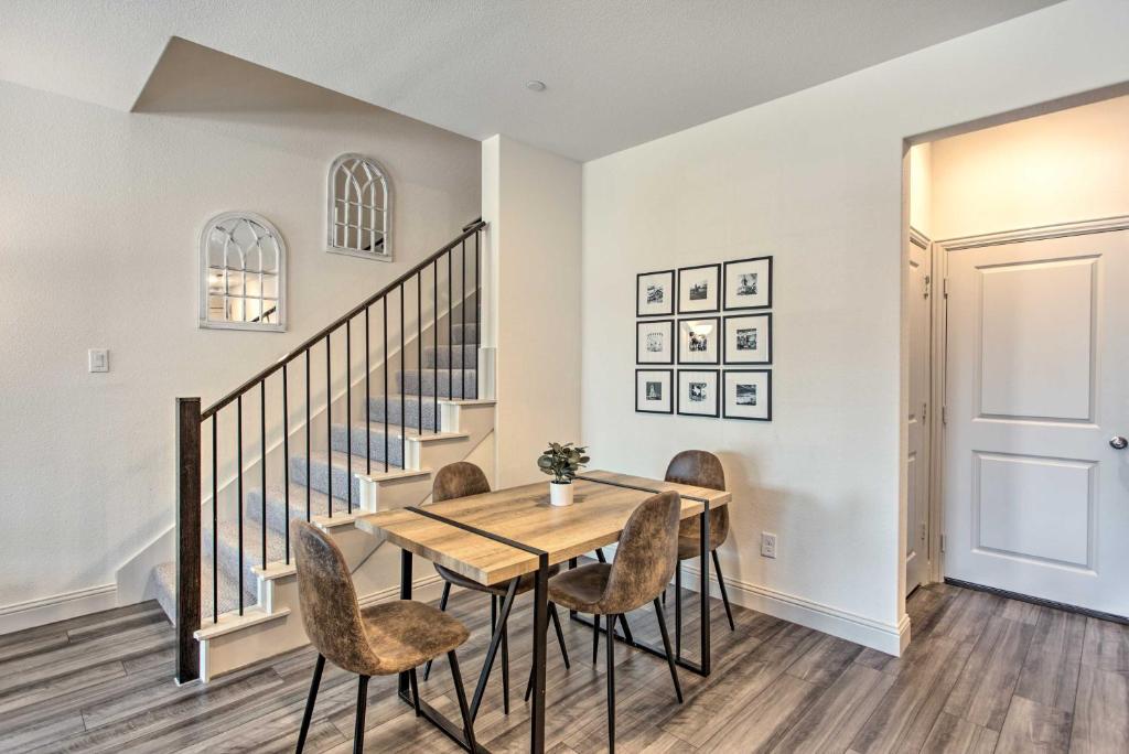 Family Townhome about 7 Mi to Lewisville Lake! photo 3