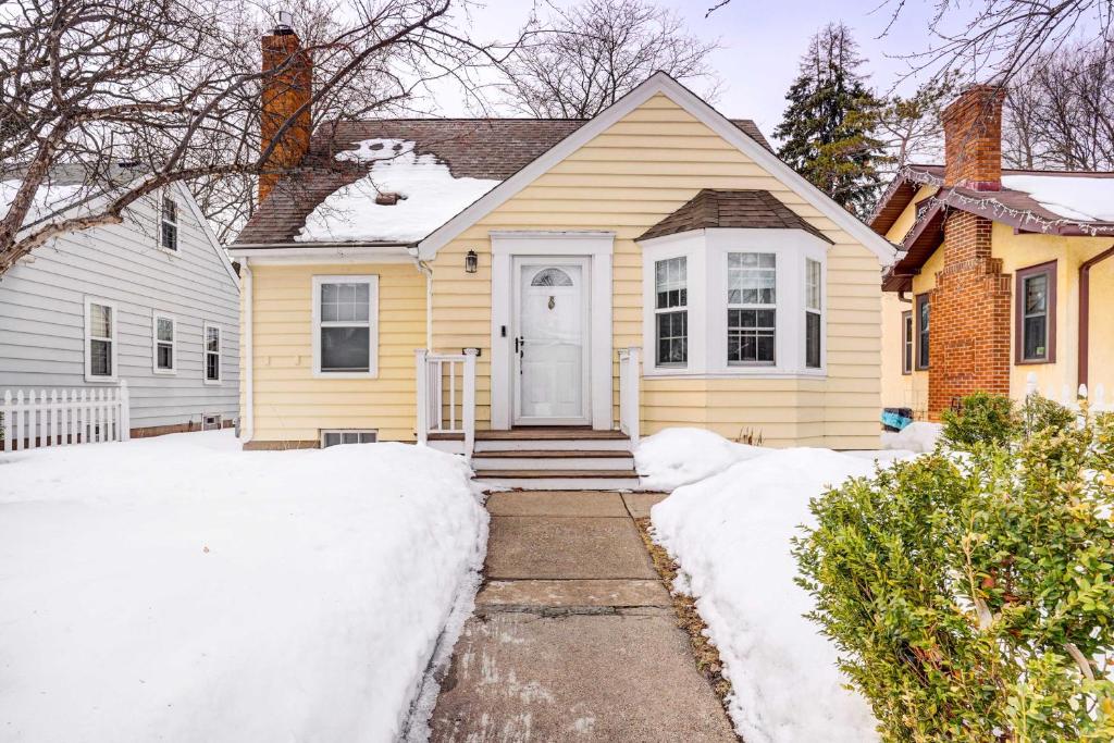 Charming Minneapolis Home Less Than 1 Mi to Lakes! photo 2