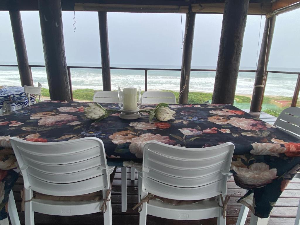 Southerncross Beach House with a Million Dollar View photo 4