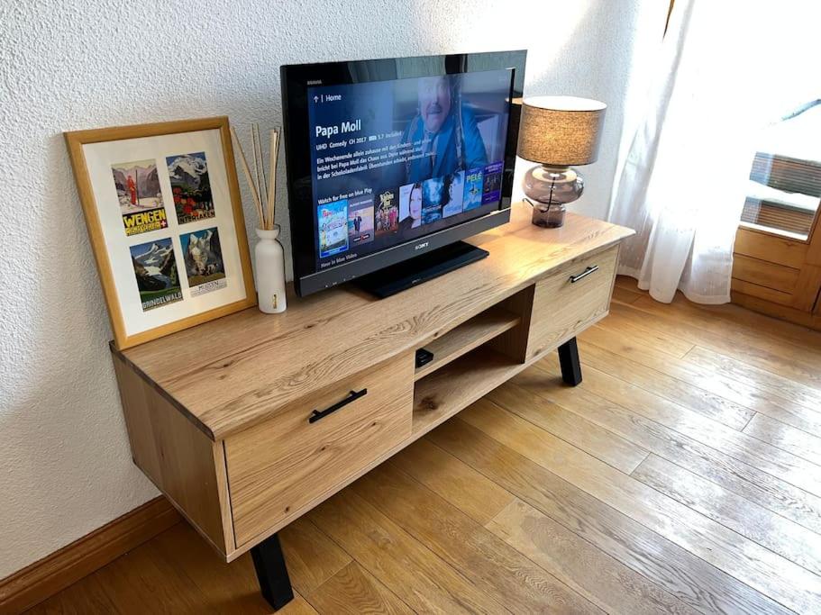 Wengen Apartment - Amazing views, centrally located by train station photo 3