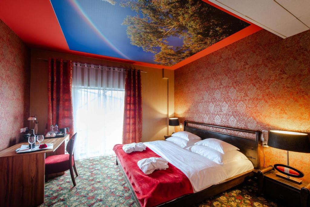 Hotel Lenart - Tap to explore photos