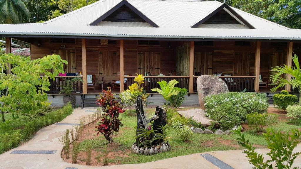 Вилла (Вилла с видом на сад), La Digue Holiday Villa