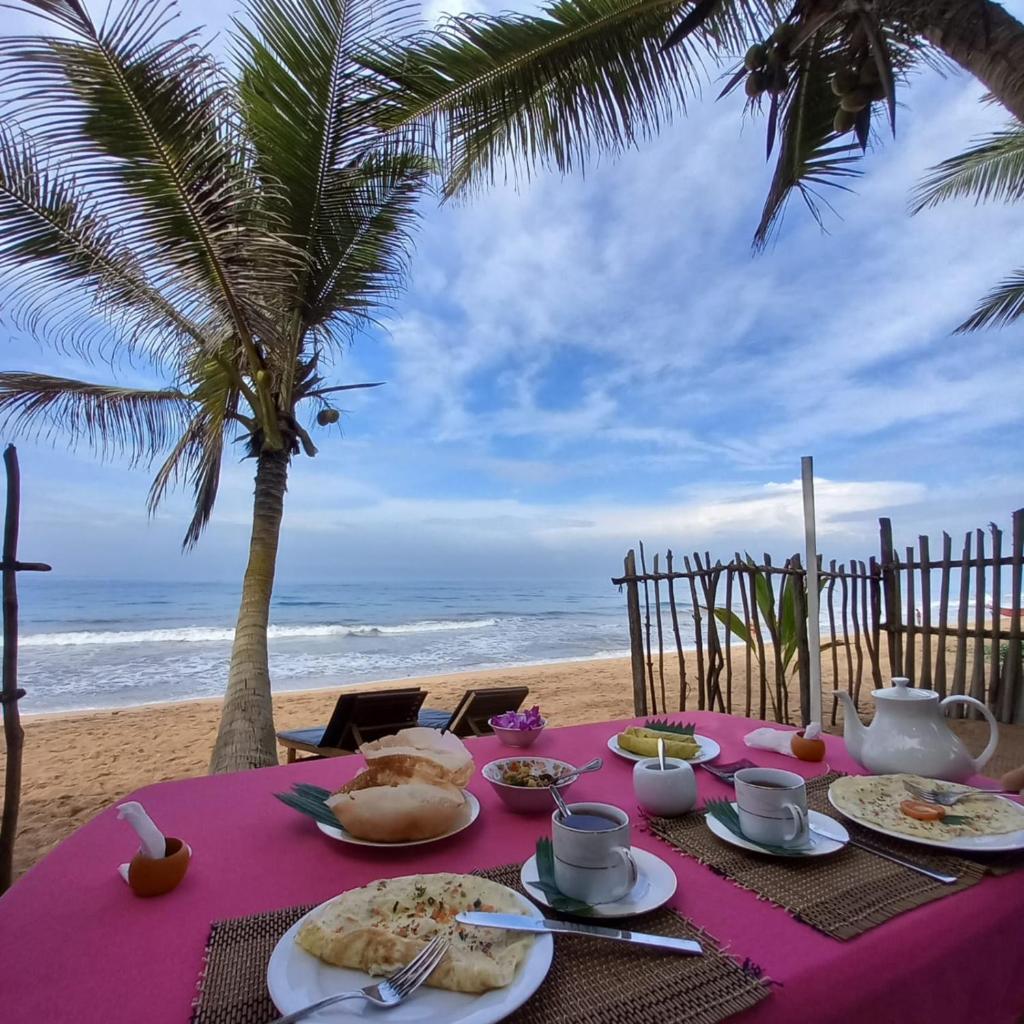 Arcade Beach Hotel photo 2