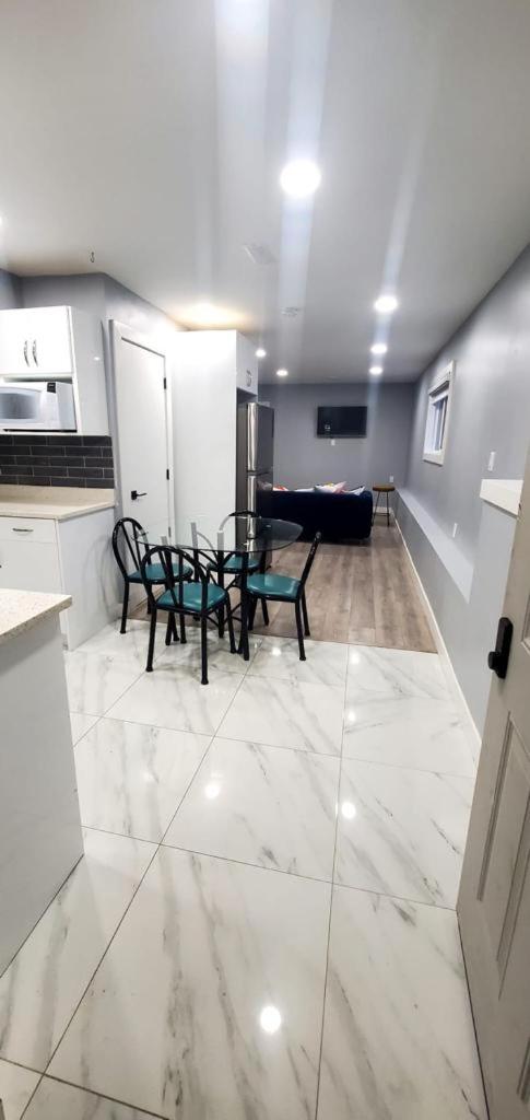 An adorable 2 BR suite with own kitchen & laundry photo 2