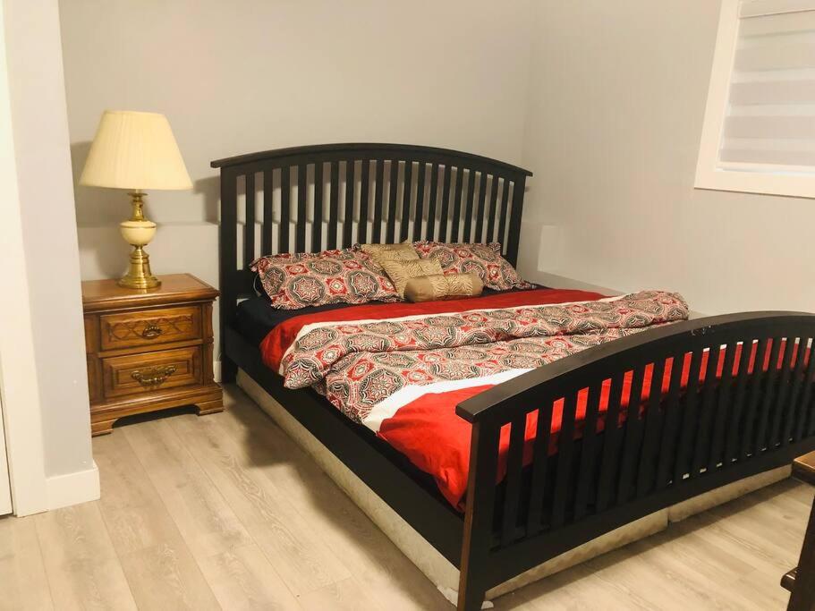 An adorable 2 BR suite with own kitchen & laundry photo 4