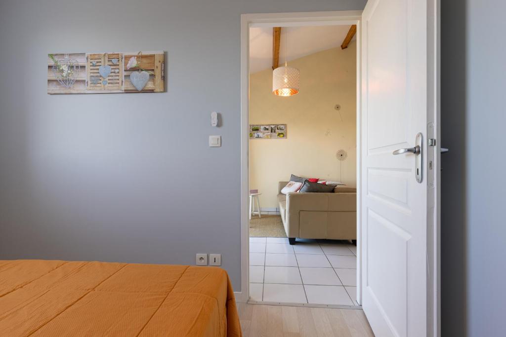 LaConciergerieJonzac, Appartement Belles Des Champs photo 3