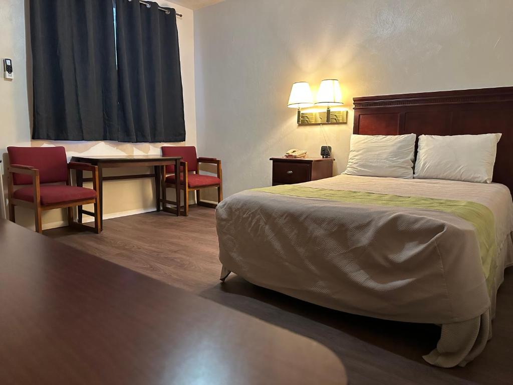 Heritage Inn image