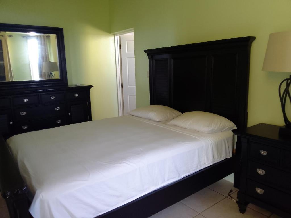 Abigail's Sunflower Entire 2 Bedroom Apt photo 1