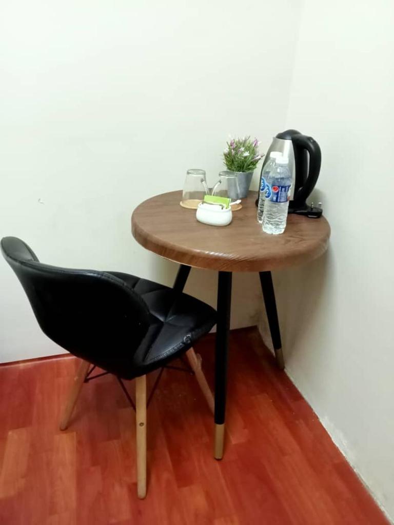 Aeropod Hostel Economy Twin Room photo 4