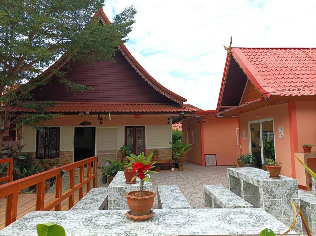 Vimanmek Resort Room Type - Standard Family Room
